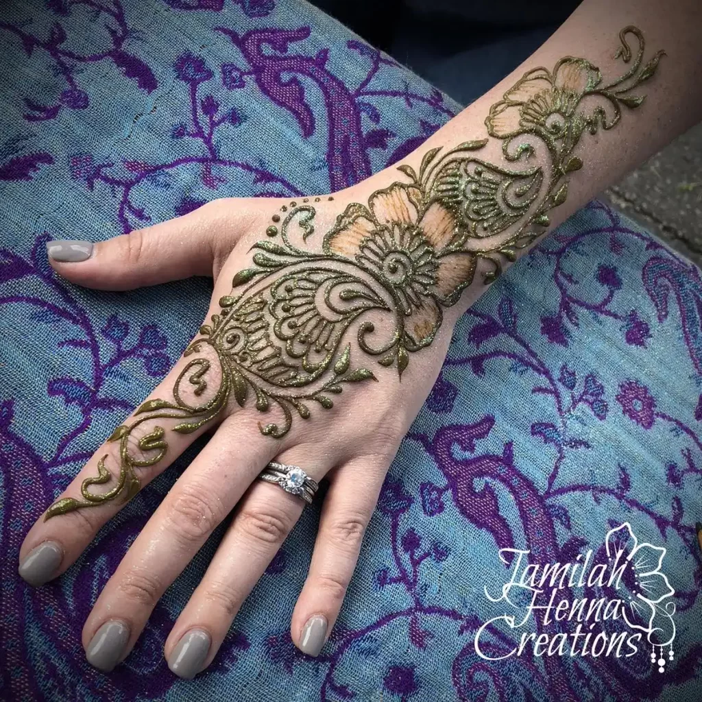 Bold Paisley Accents 